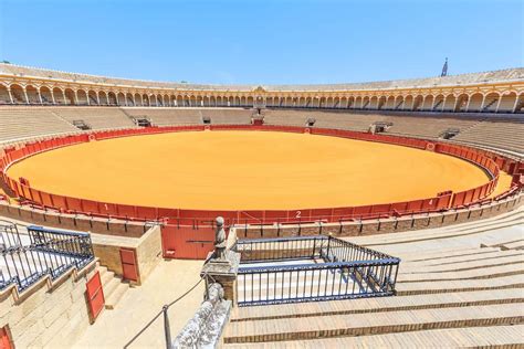  Plaza de Toros de la Maestranza: Den majestätiska arenan där historia möter spänning!