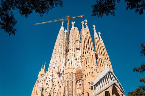  Sagrada Família: En Gotisk Mästerverk som Utmanar Gravitationslagarna!