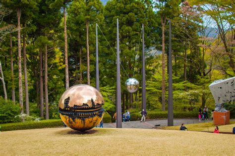  Hakone Open-Air Museum: En konstnärlig oas bland majestätiska berg!