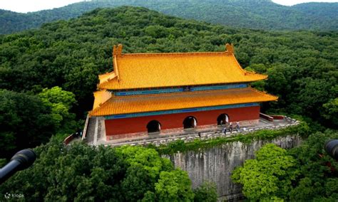  Ming Xiaoling Mausoleum! Kinesiskt Kulturarv och Kunglig Prakt